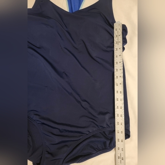 Lands' End Racer Back women's size 18 one piece swimsuit,  built-in bra - Picture 6 of 8